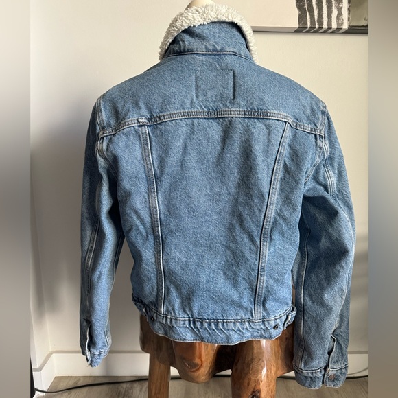 Levi’s Denim & Sherpa Warm Vintage Style Trucker Jean Jacket Size Medium - Picture 3 of 11
